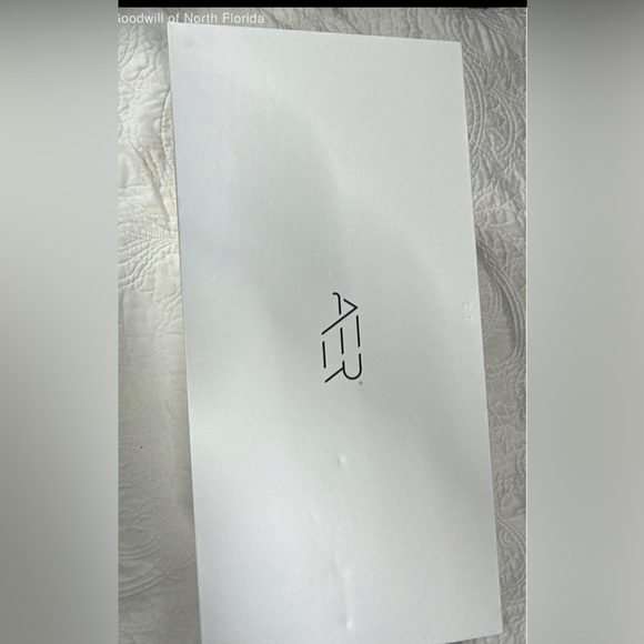 NIB- The AER Cordless Hair Dryer